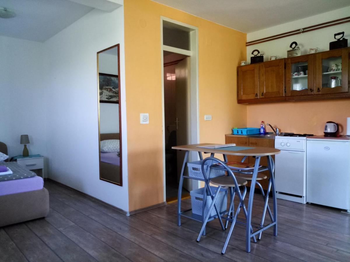 Studio Apartman Mak 더가리사 외부 사진